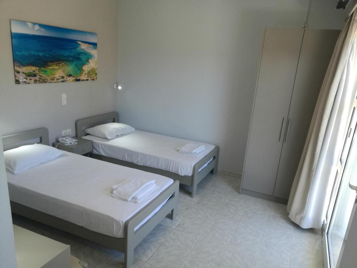 Niriis Hotel คาโตดารัตโซ ภายนอก รูปภาพ