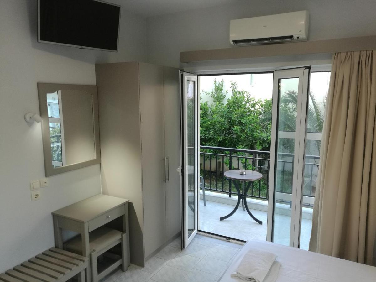 Niriis Hotel คาโตดารัตโซ ภายนอก รูปภาพ