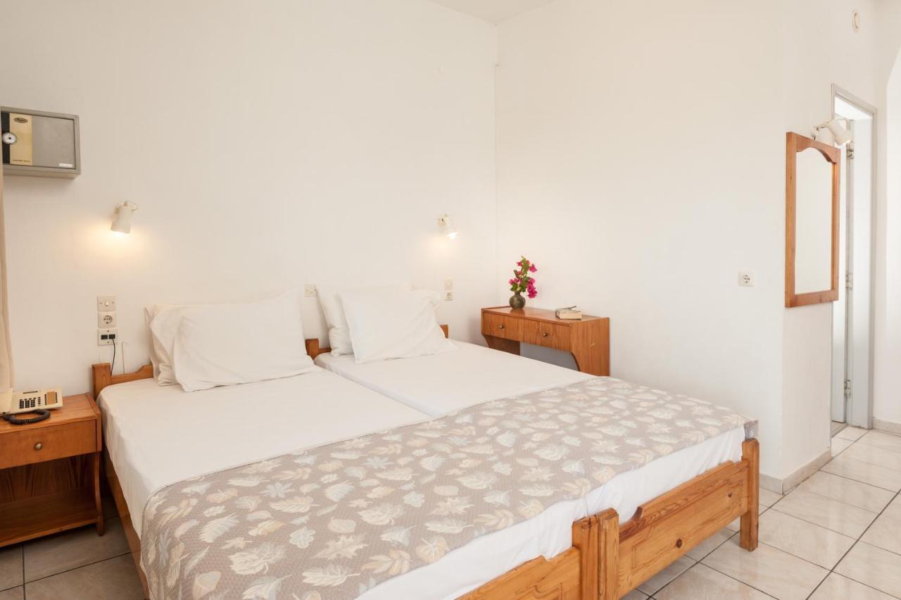 Niriis Hotel คาโตดารัตโซ ภายนอก รูปภาพ