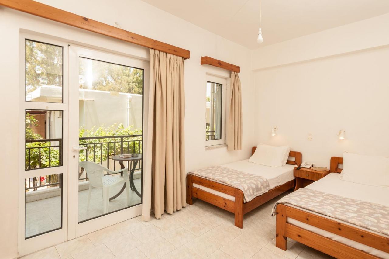Niriis Hotel คาโตดารัตโซ ภายนอก รูปภาพ