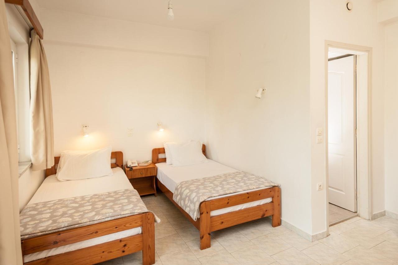 Niriis Hotel คาโตดารัตโซ ภายนอก รูปภาพ
