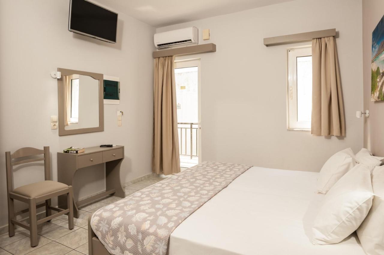 Niriis Hotel คาโตดารัตโซ ภายนอก รูปภาพ