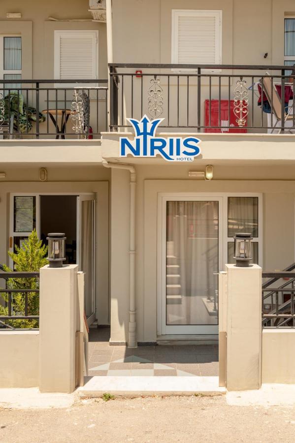 Niriis Hotel คาโตดารัตโซ ภายนอก รูปภาพ