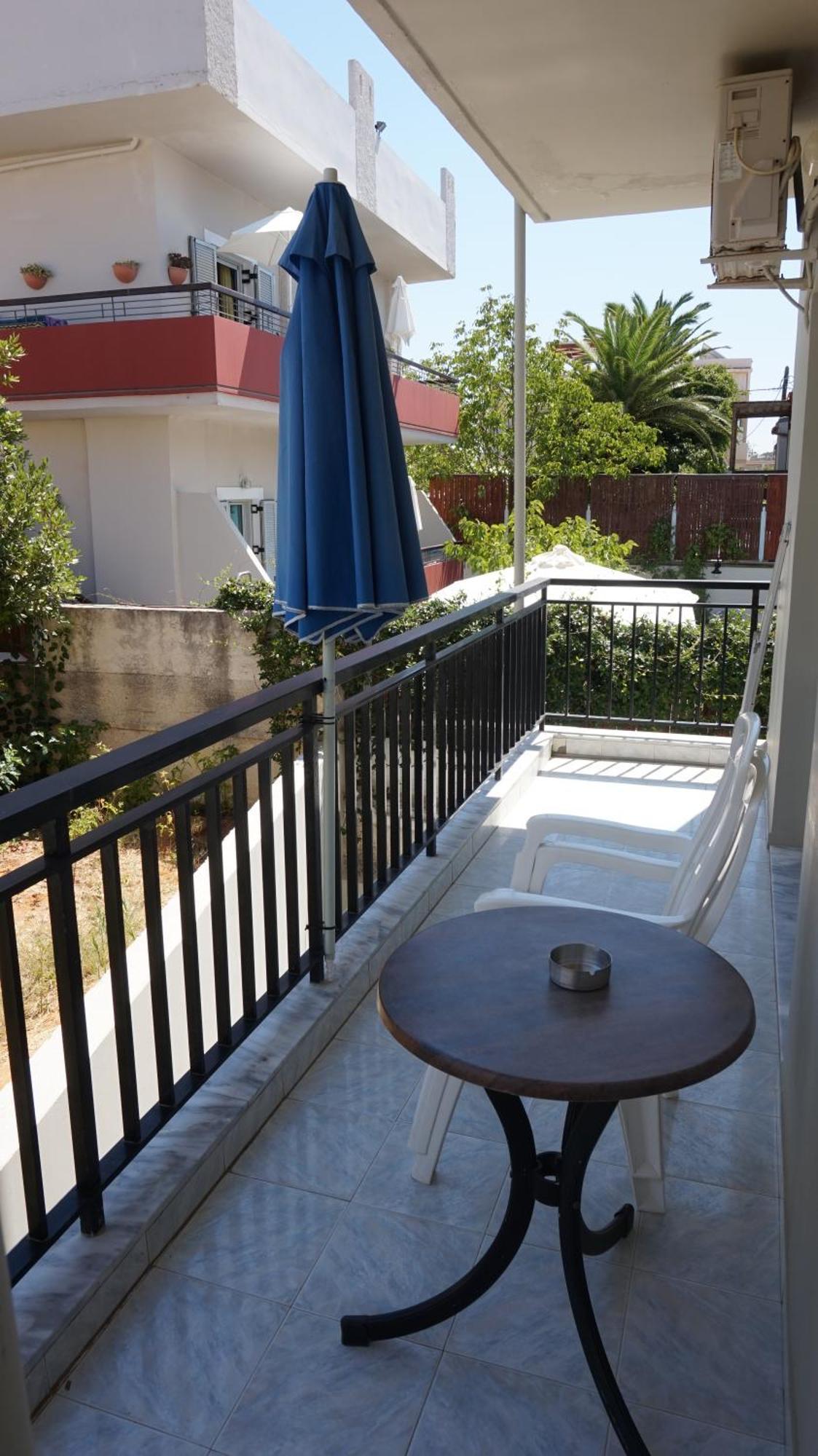 Niriis Hotel คาโตดารัตโซ ภายนอก รูปภาพ