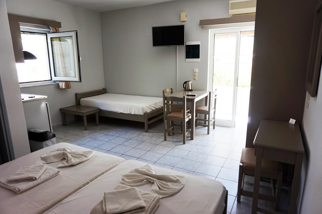 Niriis Hotel คาโตดารัตโซ ภายนอก รูปภาพ