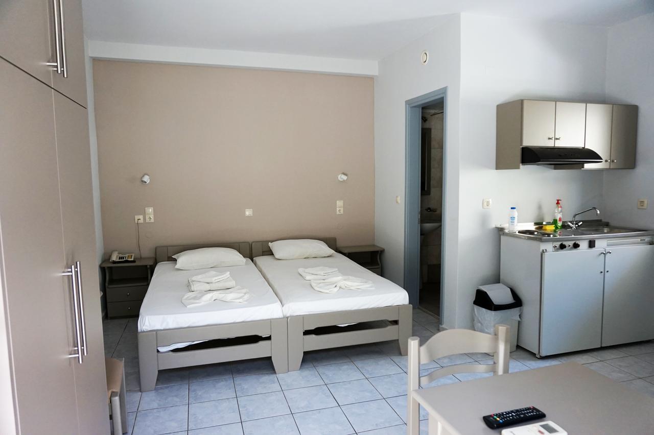 Niriis Hotel คาโตดารัตโซ ภายนอก รูปภาพ