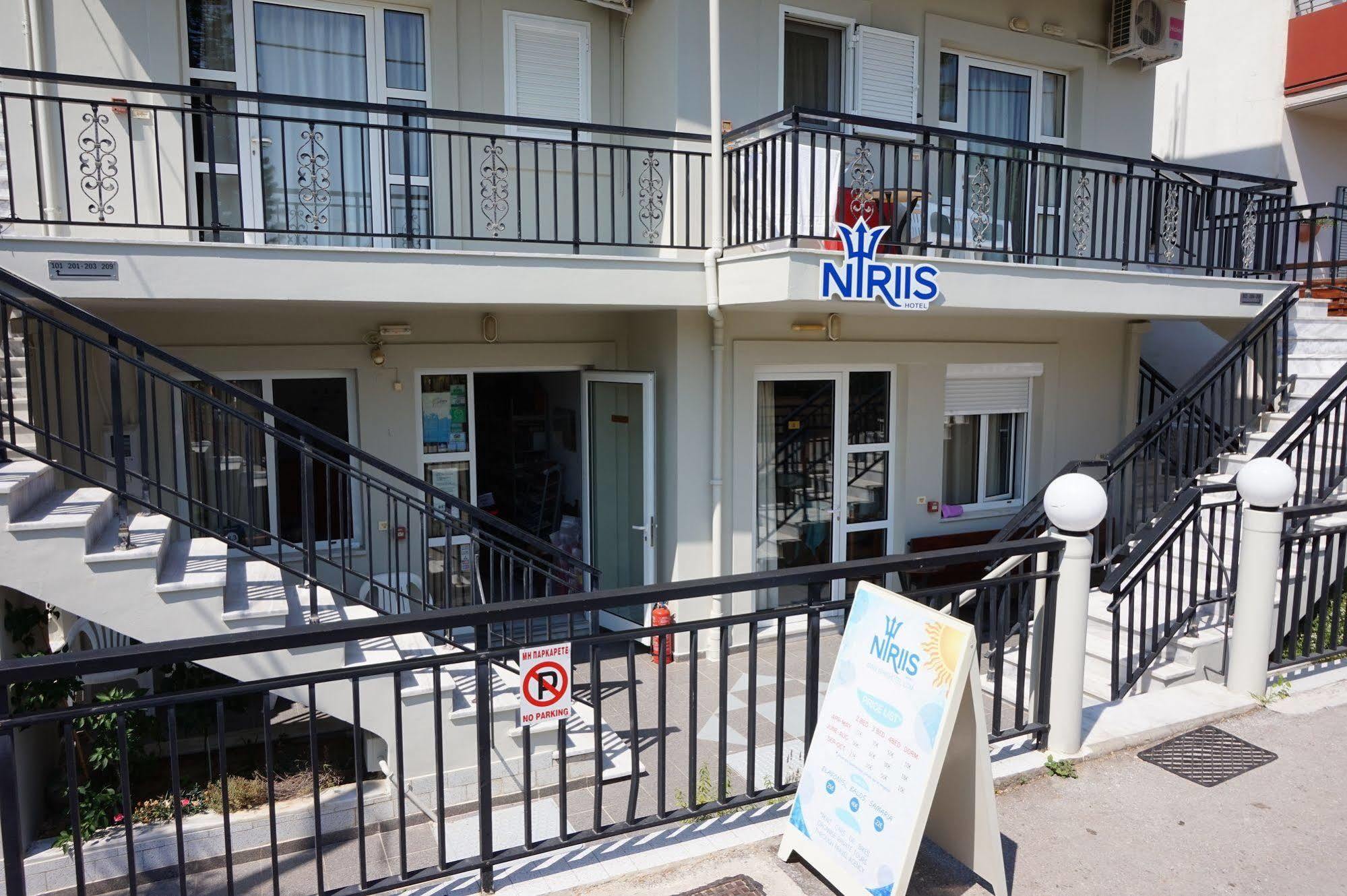 Niriis Hotel คาโตดารัตโซ ภายนอก รูปภาพ